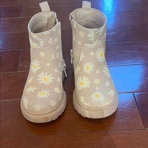 Cat & Jack Size 8 Daisy Toddler Boots